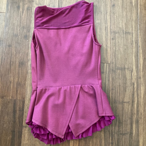 Beautiful Bebe peplum top Floral Embroidery size S - Picture 2 of 4